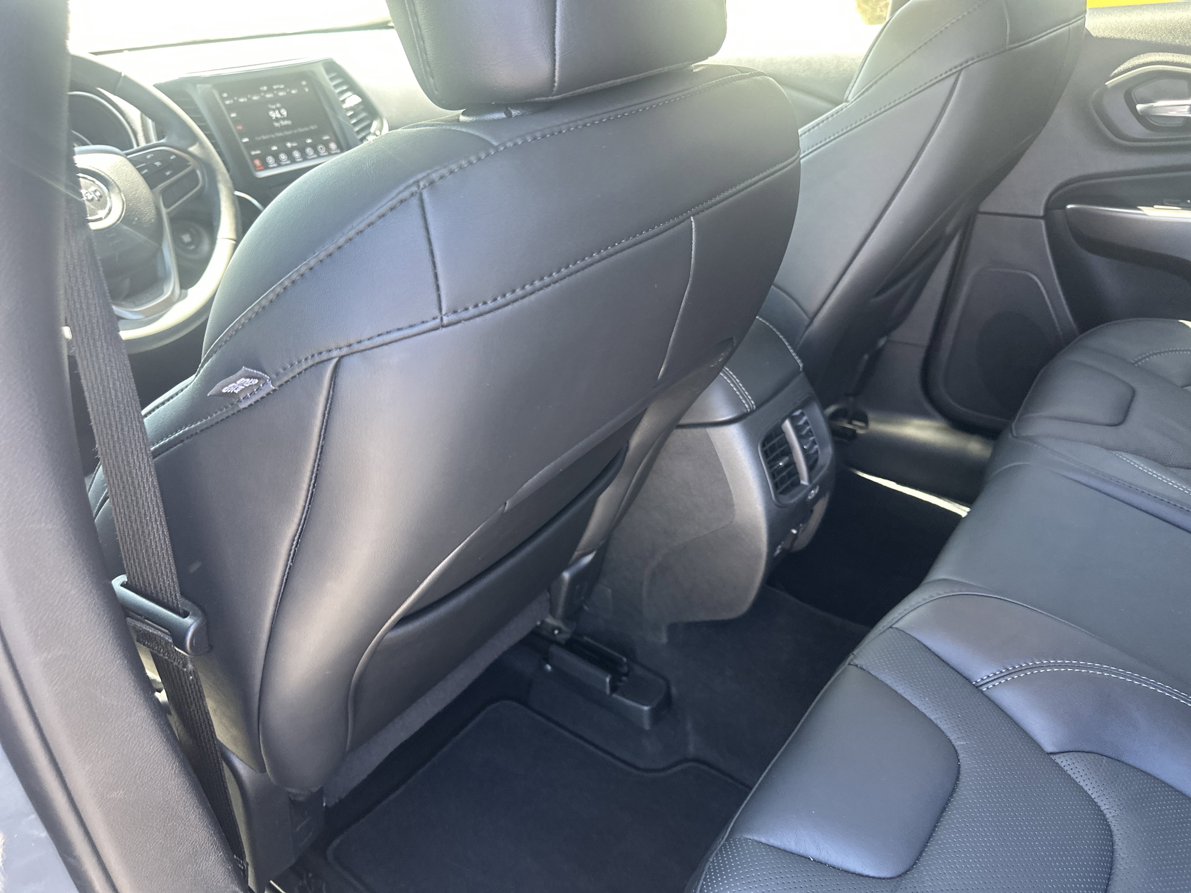 Used 2021 Jeep Cherokee Latitude Lux w/ Comfort/Convenience Group AWD/4WD image 19