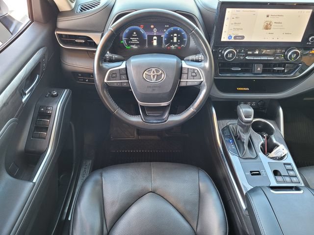 Used 2023 Toyota Highlander Limited AWD/4WD image 19