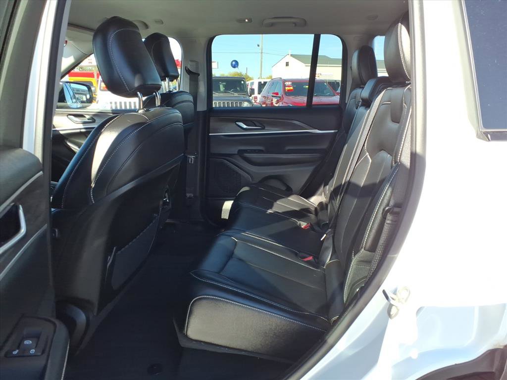 Used 2023 Jeep Grand Cherokee Limited image 11