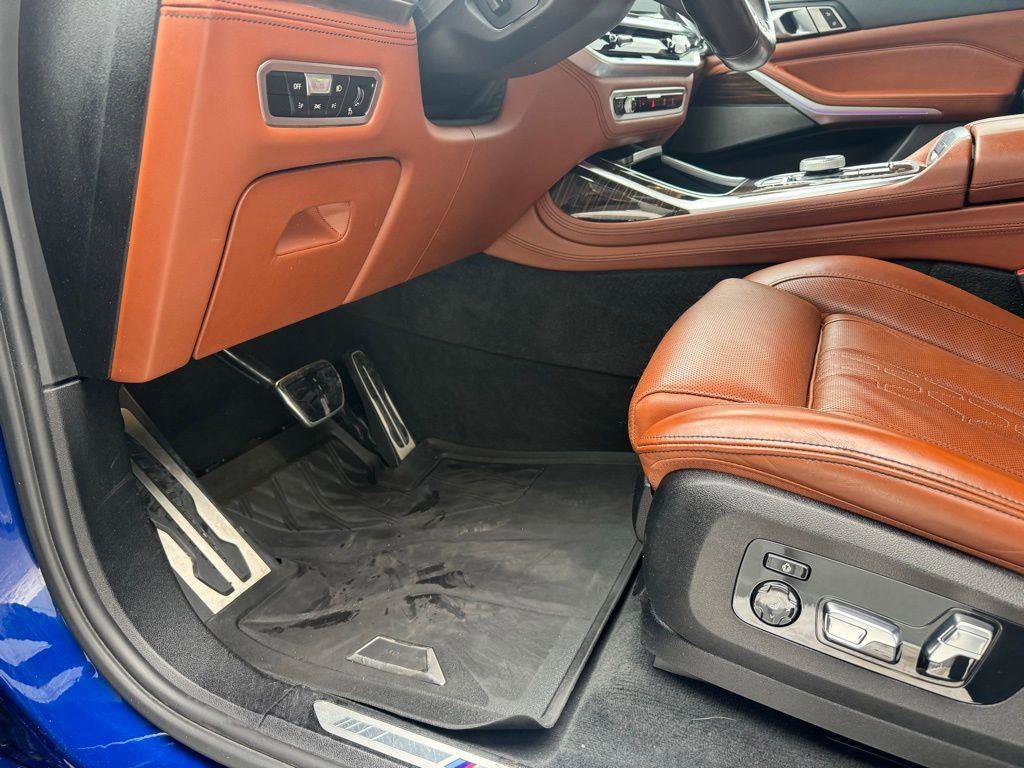 Used 2023 BMW X7 M60i w/ Executive Package image 36