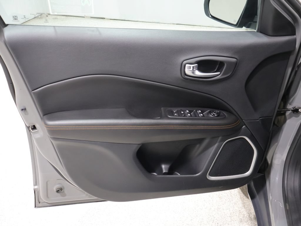 Used 2020 Jeep Compass Limited w/ Rear Convenience Group AWD/4WD image 13
