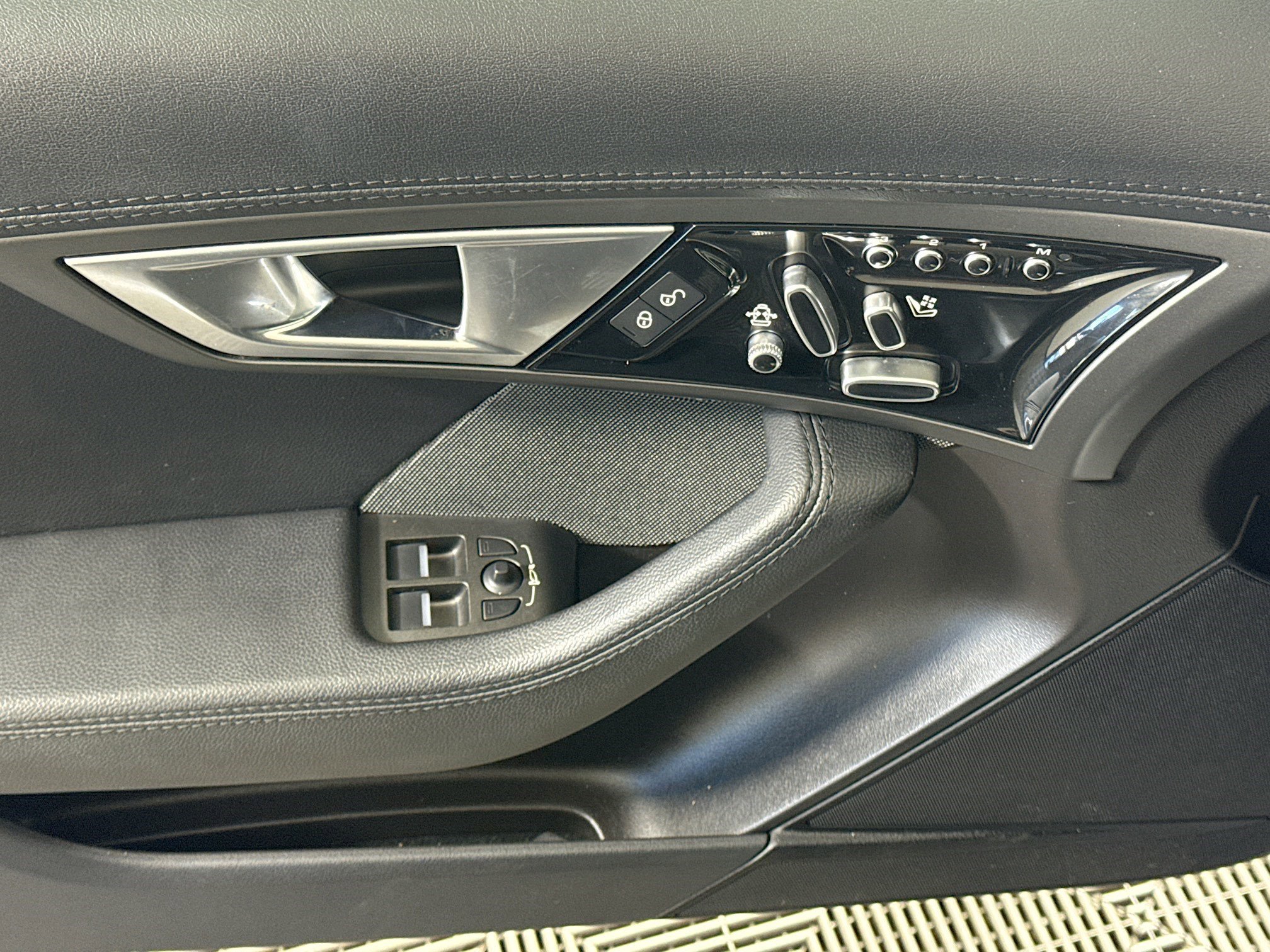 Used 2016 Jaguar F-TYPE Convertible image 24