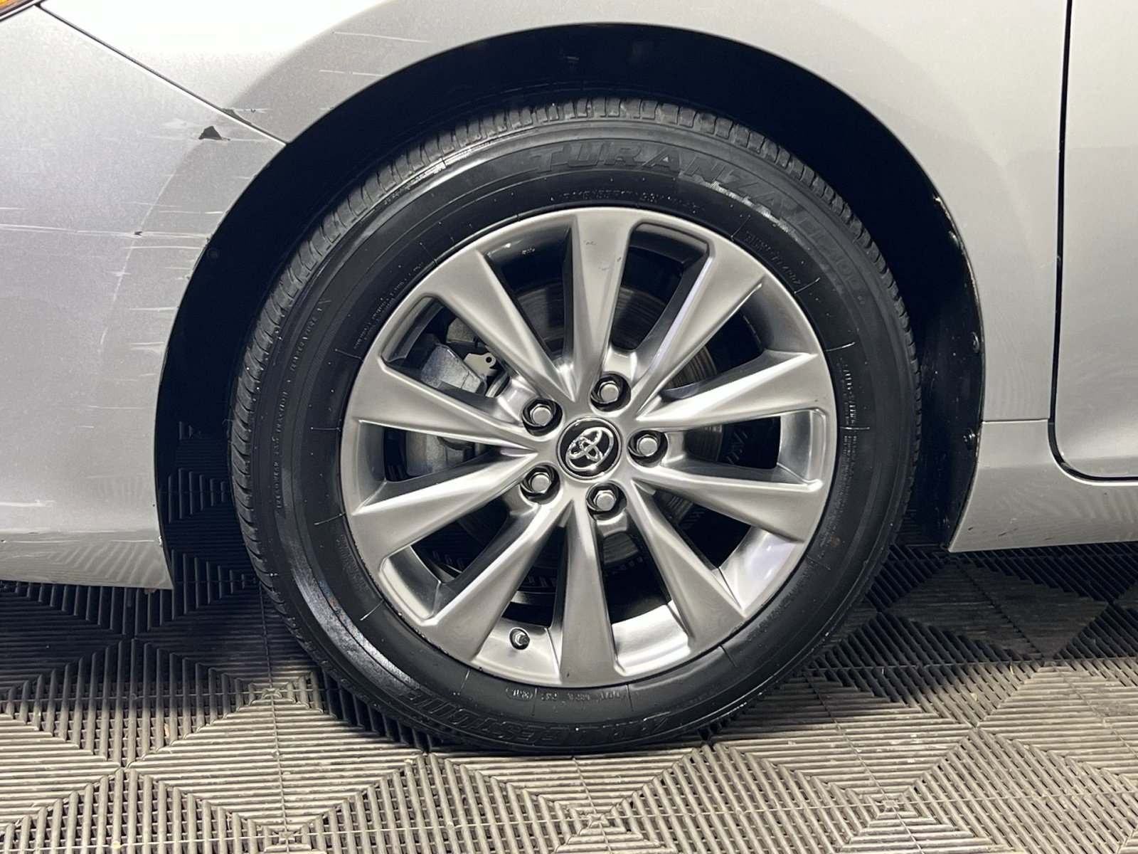 Used 2017 Toyota Camry XLE w/ Moonroof Package FWD image 13