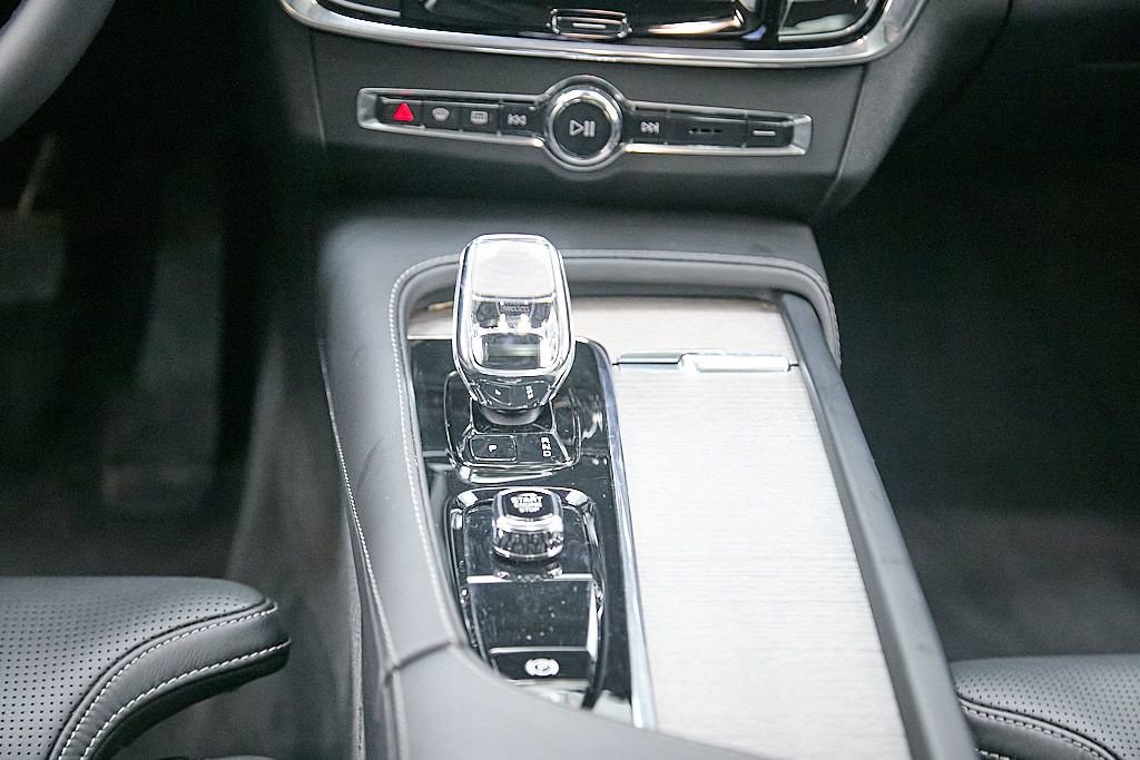 Certified 2023 Volvo S90 B6 Ultimate w/ Lounge Package image 28