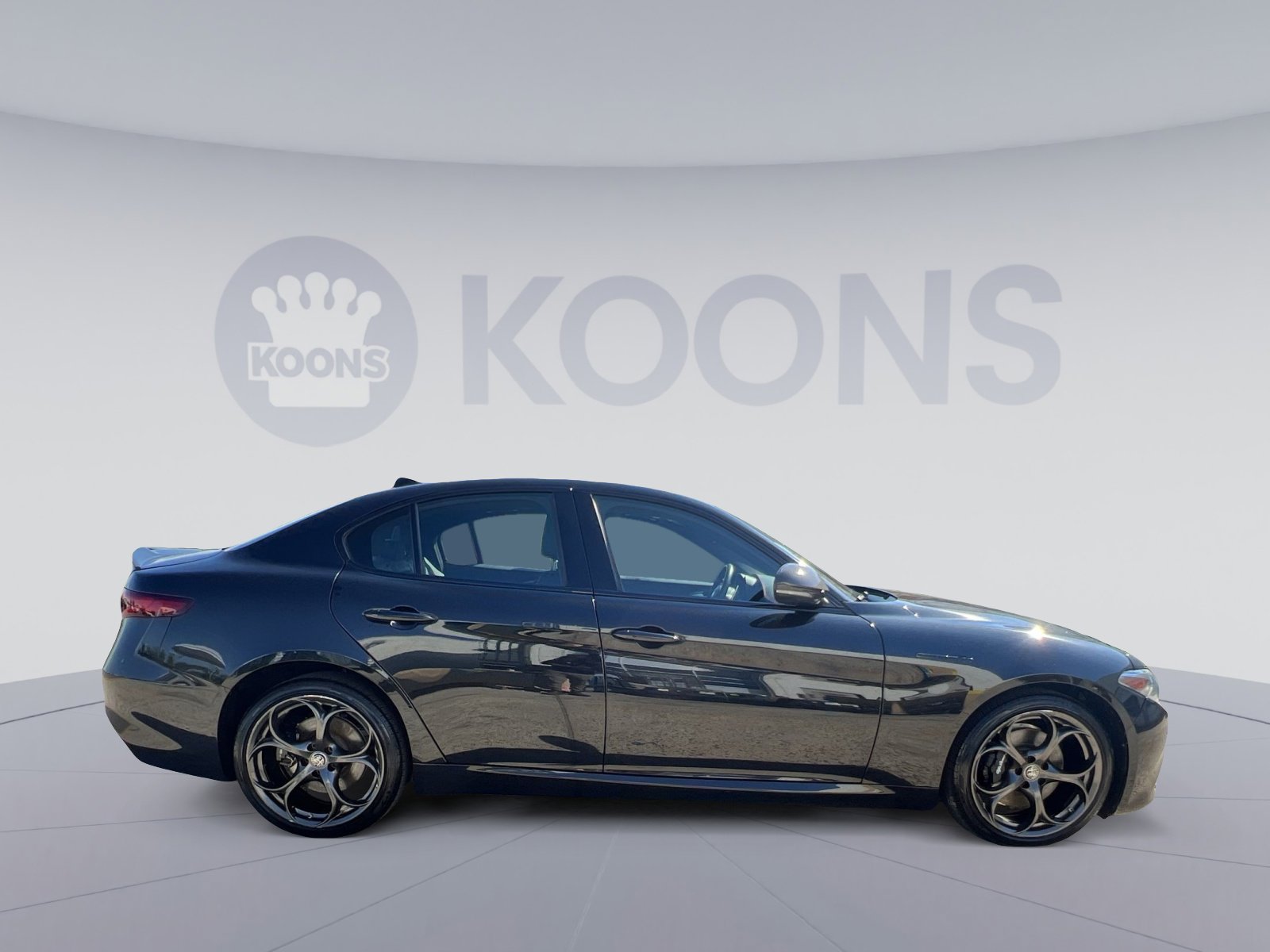 Used 2023 Alfa Romeo Giulia Estrema AWD/4WD image 17