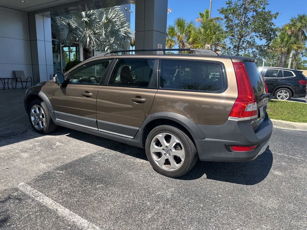 Used 2016 Volvo XC70 T5 Premier w/ Proximity Package FWD image 4