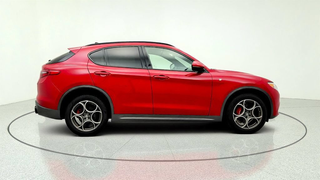 Used 2022 Alfa Romeo Stelvio Ti AWD/4WD image 4