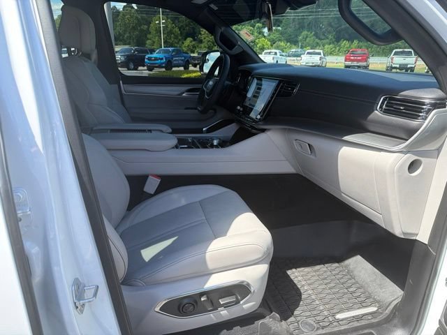 Used 2025 Jeep Wagoneer Series II AWD/4WD image 3