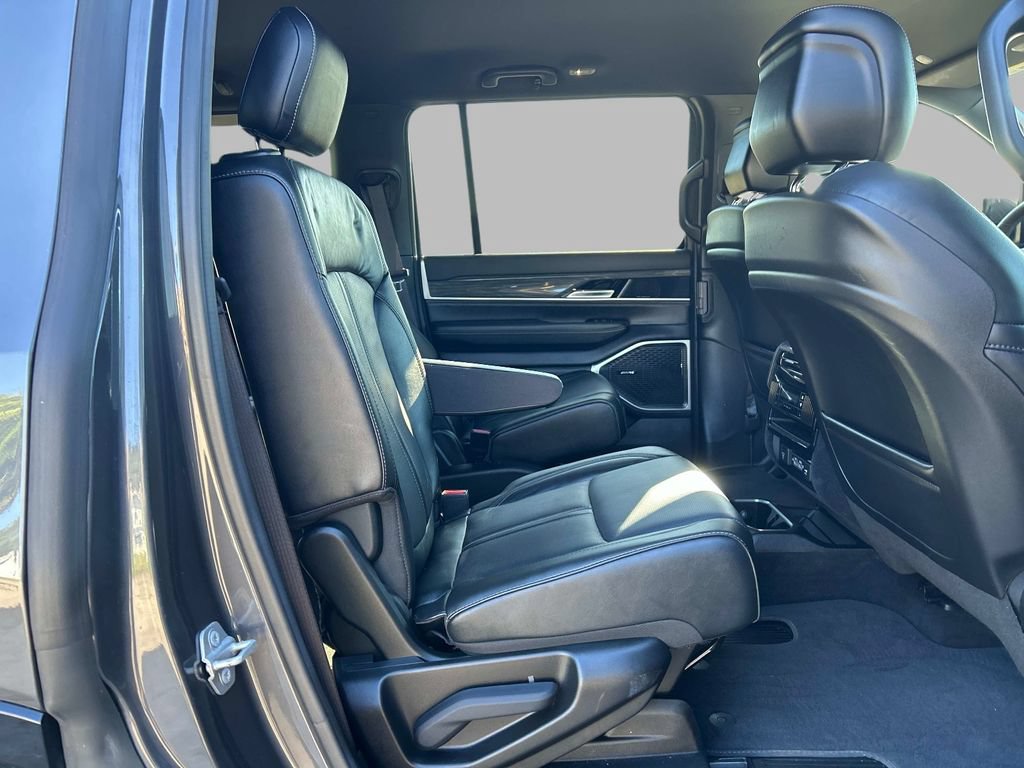 Used 2022 Jeep Wagoneer Series III w/ Flexible Seating Group AWD/4WD image 19