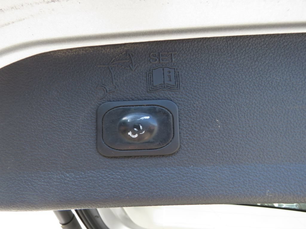 Used 2017 Ford Escape Titanium w/ Equipment Group 301A AWD/4WD image 18