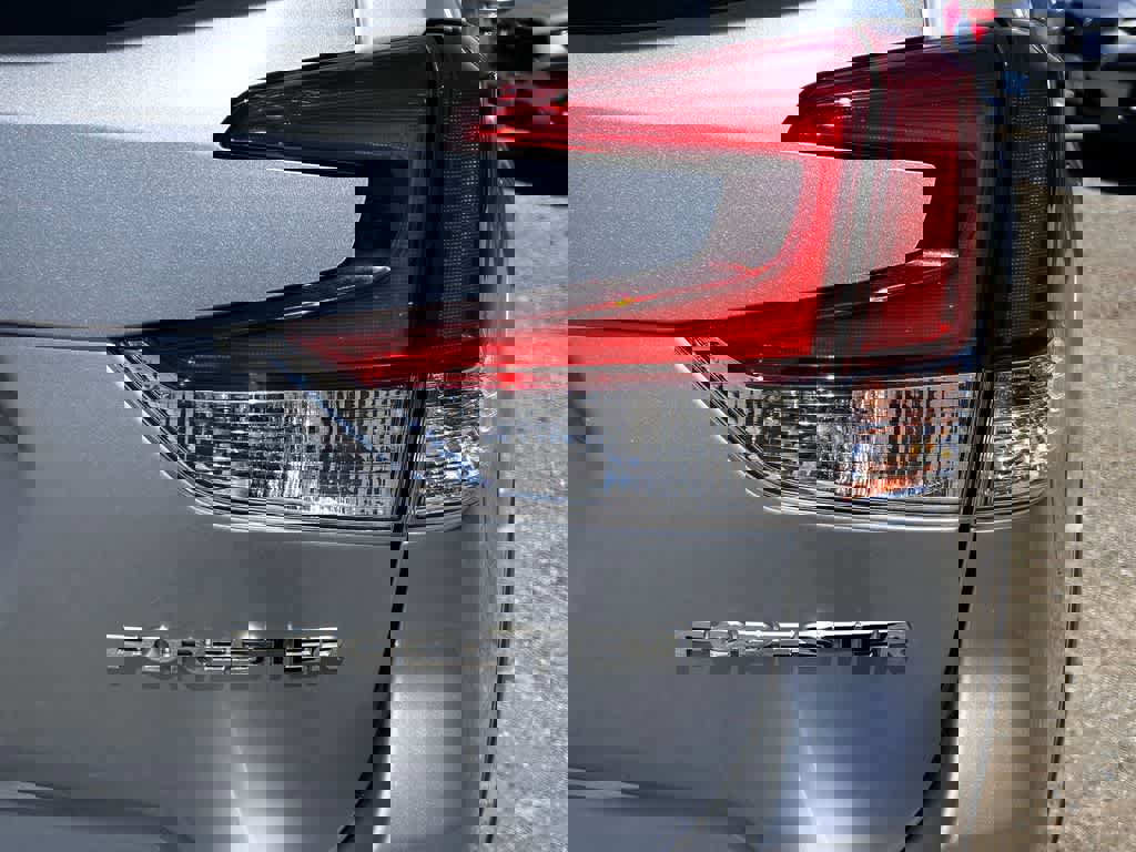 Used 2021 Subaru Forester Limited w/ Popular Package #3 image 7