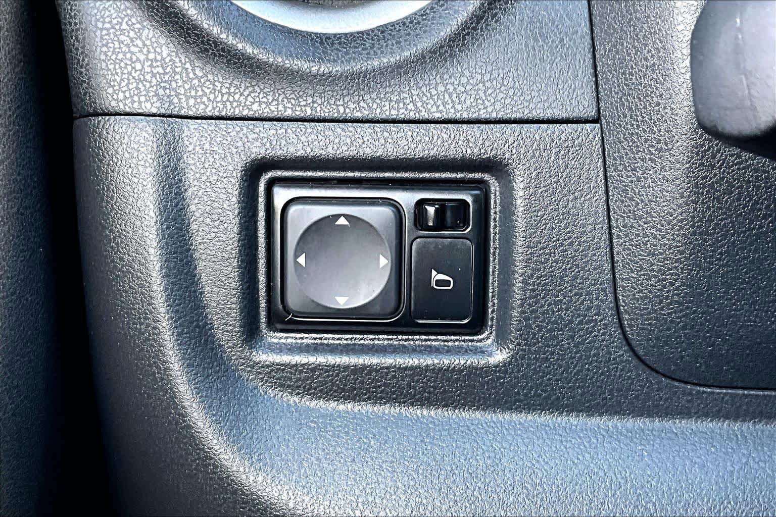 Used 2015 Nissan Versa Note SV w/ Sport Value Package FWD image 34