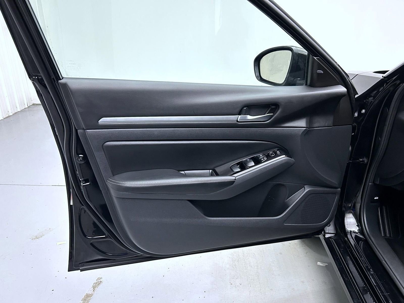 Used 2023 Nissan Altima 2.5 SV AWD/4WD image 9