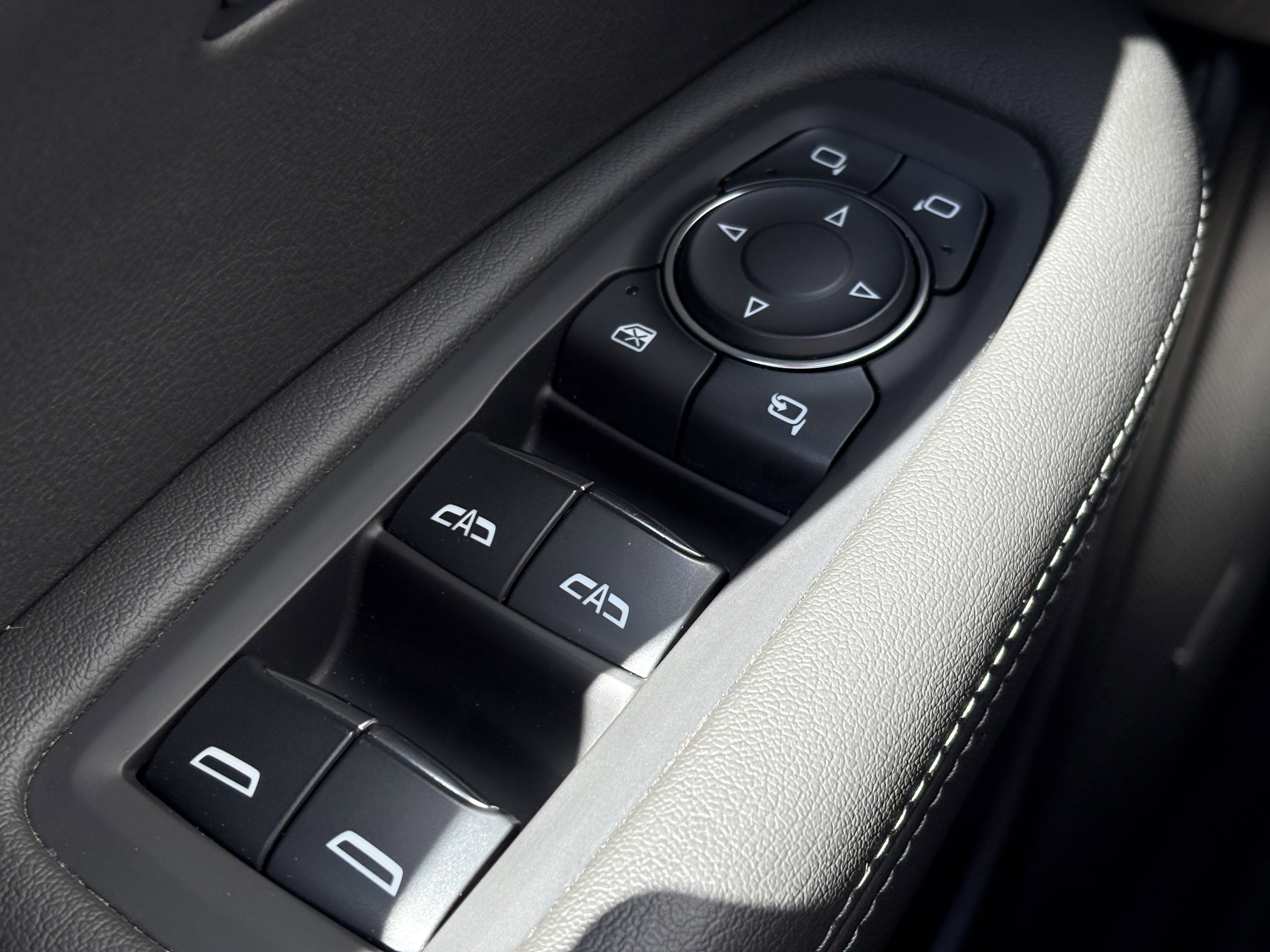 Certified 2024 Cadillac XT6 Luxury w/ LPO, Floor Liner Package image 33