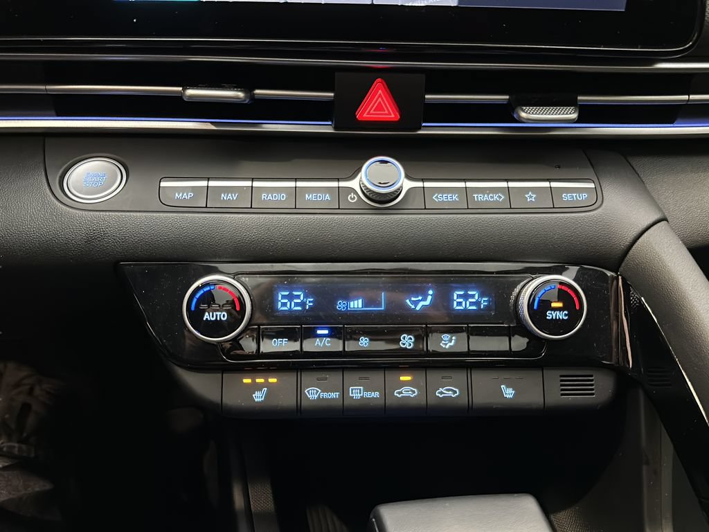Certified 2025 Hyundai Elantra SEL FWD image 28