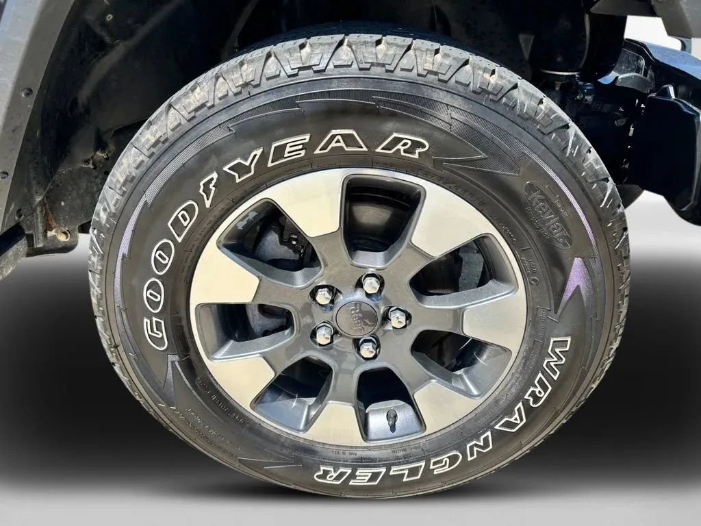 Used 2021 Jeep Wrangler Unlimited Sahara w/ Uconnect 4C Nav & Sound Group AWD/4WD image 11