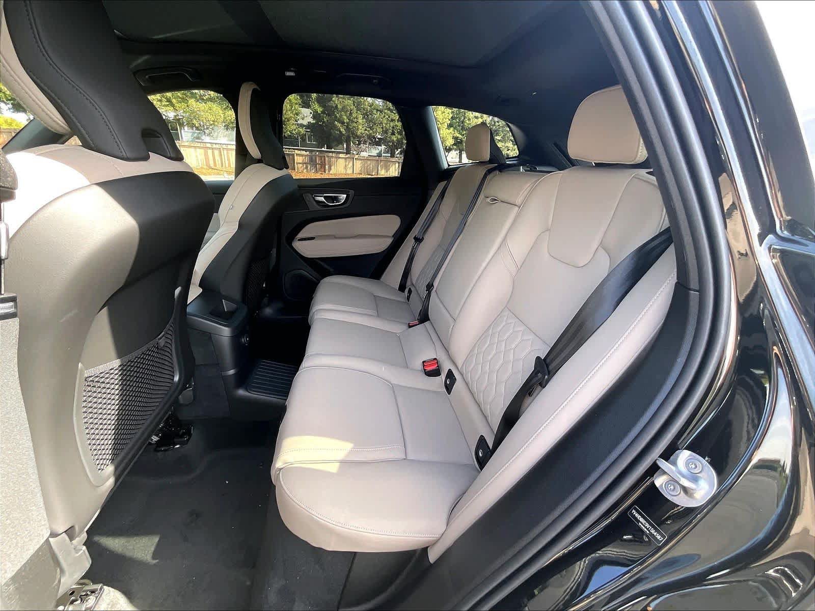 New 2027 Volvo XC60 T8 Plus AWD/4WD image 12