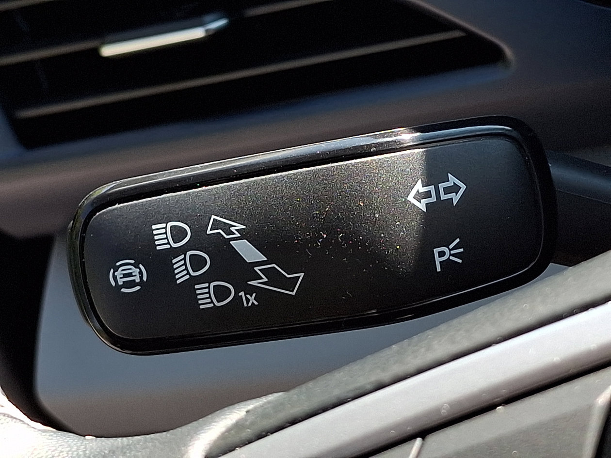 Certified 2023 Volkswagen Taos SE FWD image 26