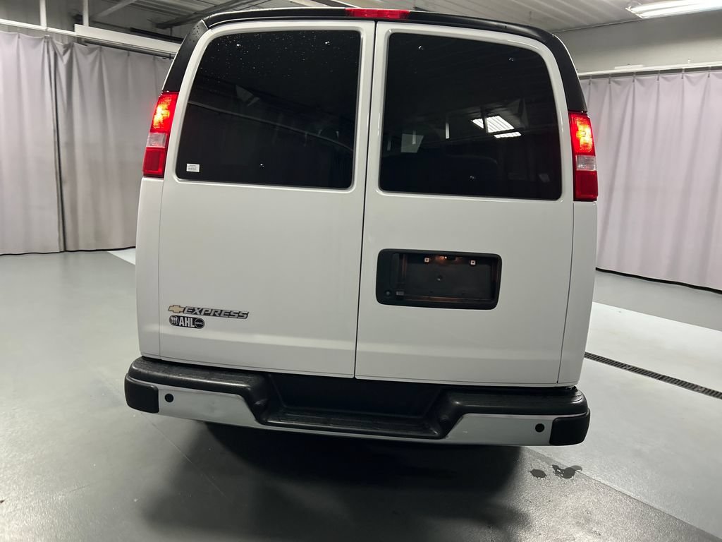 Used 2025 Chevrolet Express 3500 LT w/ LT Preferred Equipment Group RWD image 6