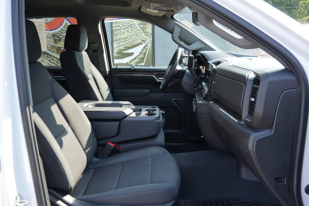 Used 2023 Chevrolet Silverado 1500 LT AWD/4WD image 8