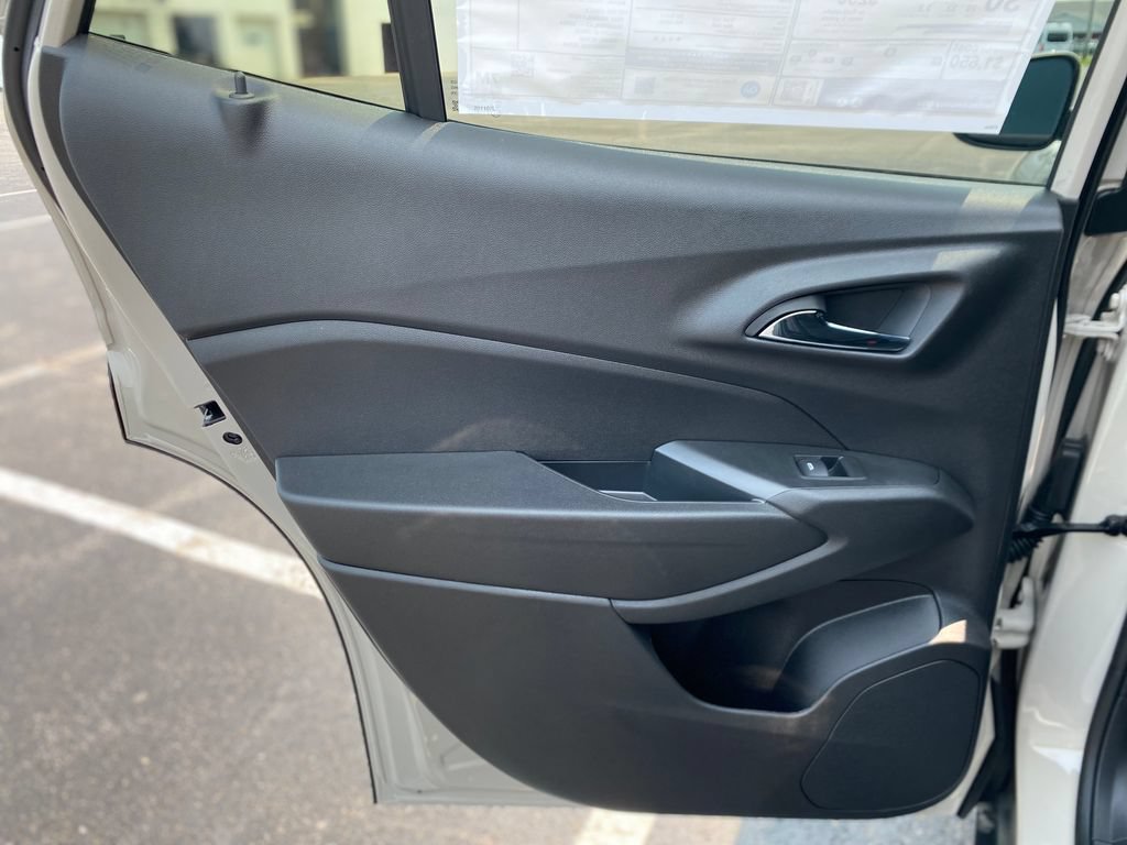 New 2026 Chevrolet Trax RS w/ Sunroof Package FWD image 16