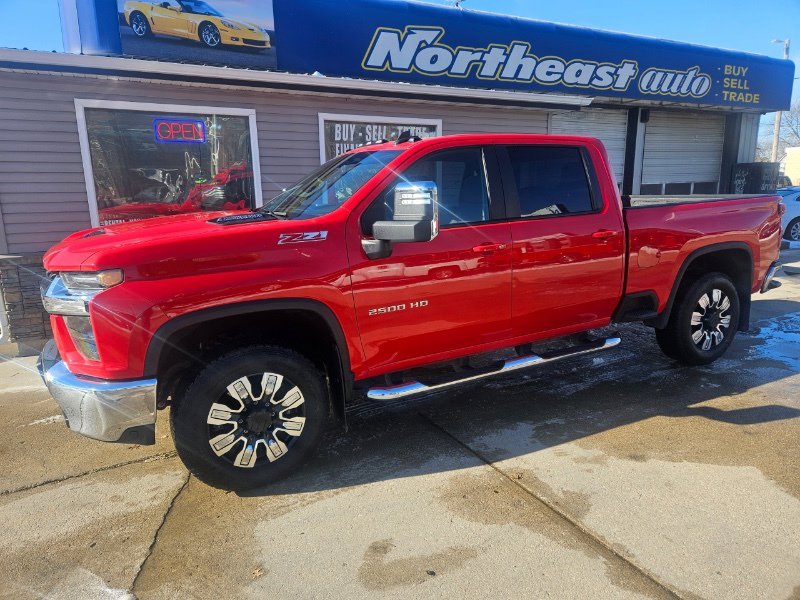 Used 2022 Chevrolet Silverado 2500 LT w/ Convenience Package image 3