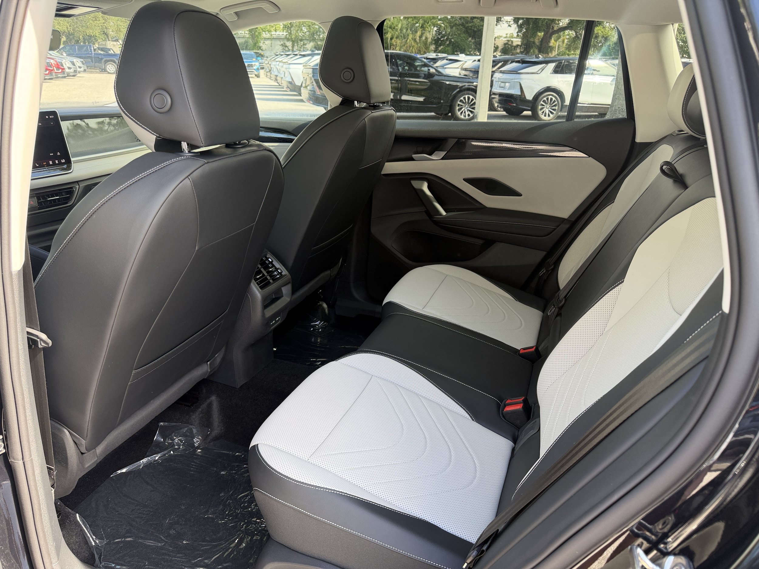New 2026 Volkswagen Tiguan SE FWD image 18