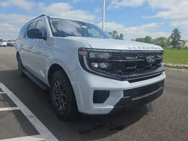 Used 2025 Ford Expedition Max Active AWD/4WD image 1