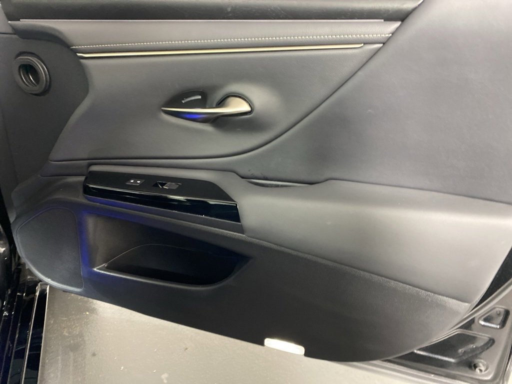 Certified 2023 Lexus ES 300h w/ Premium Package image 32