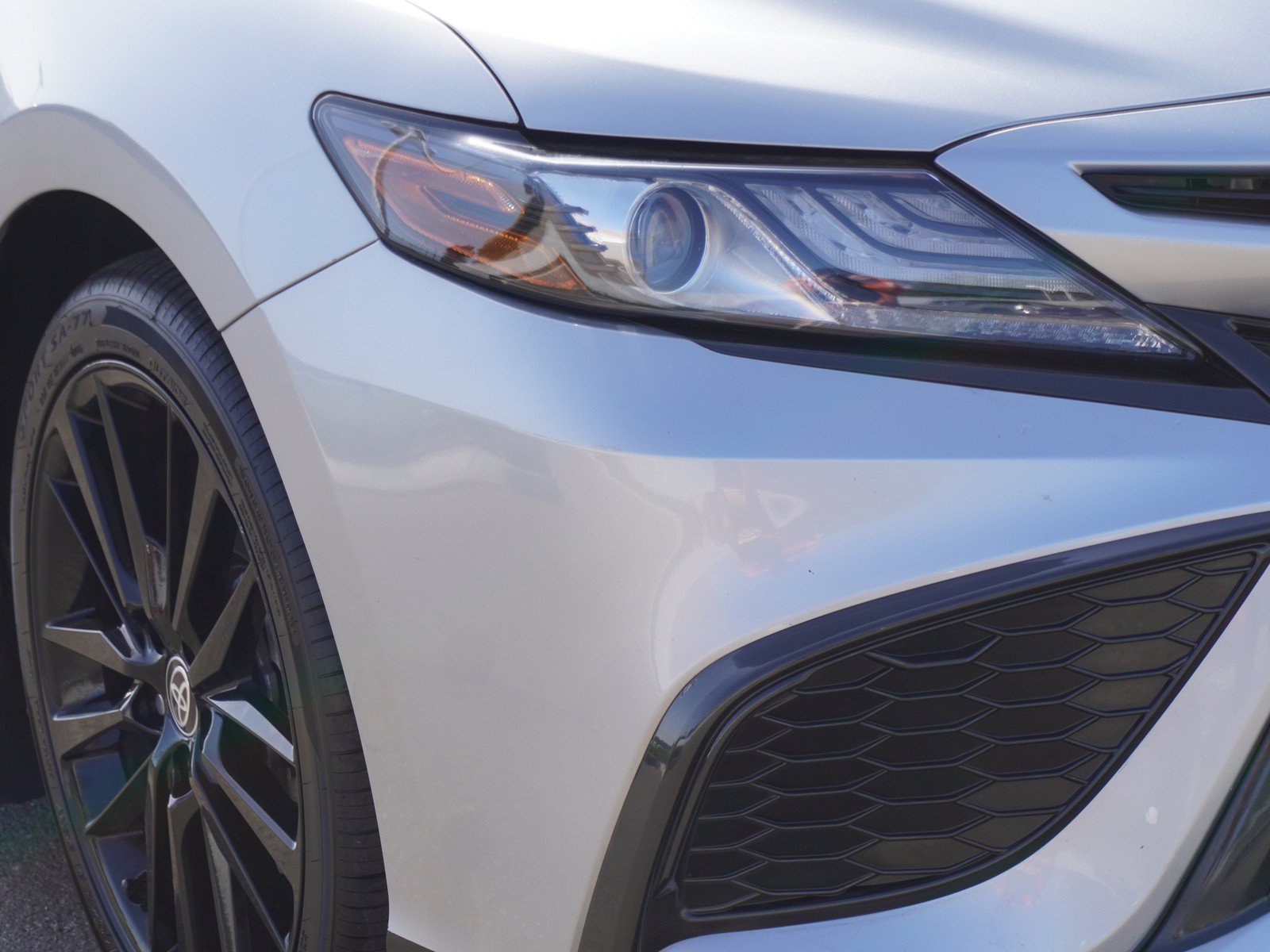 Used 2023 Toyota Camry XSE FWD image 3