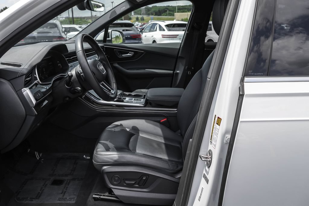 Used 2025 Audi Q7 3.0T Premium Plus AWD/4WD image 5