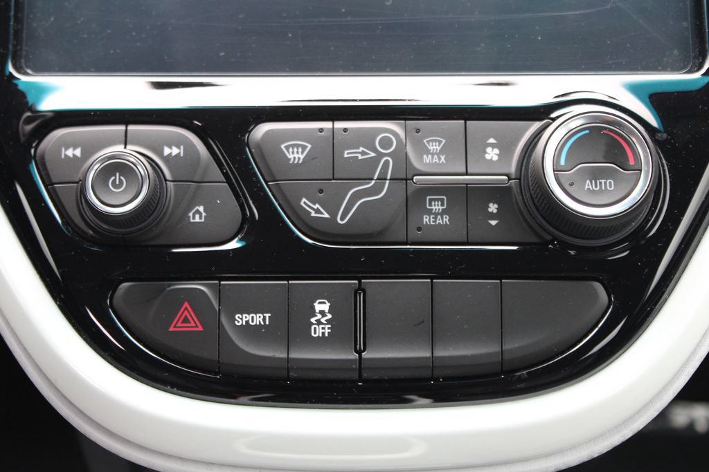 Used 2021 Chevrolet Bolt Premier w/ Infotainment Package FWD image 24