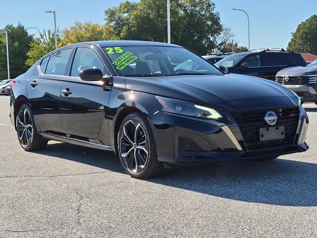 Used 2025 Nissan Altima 2.5 SR FWD image 2