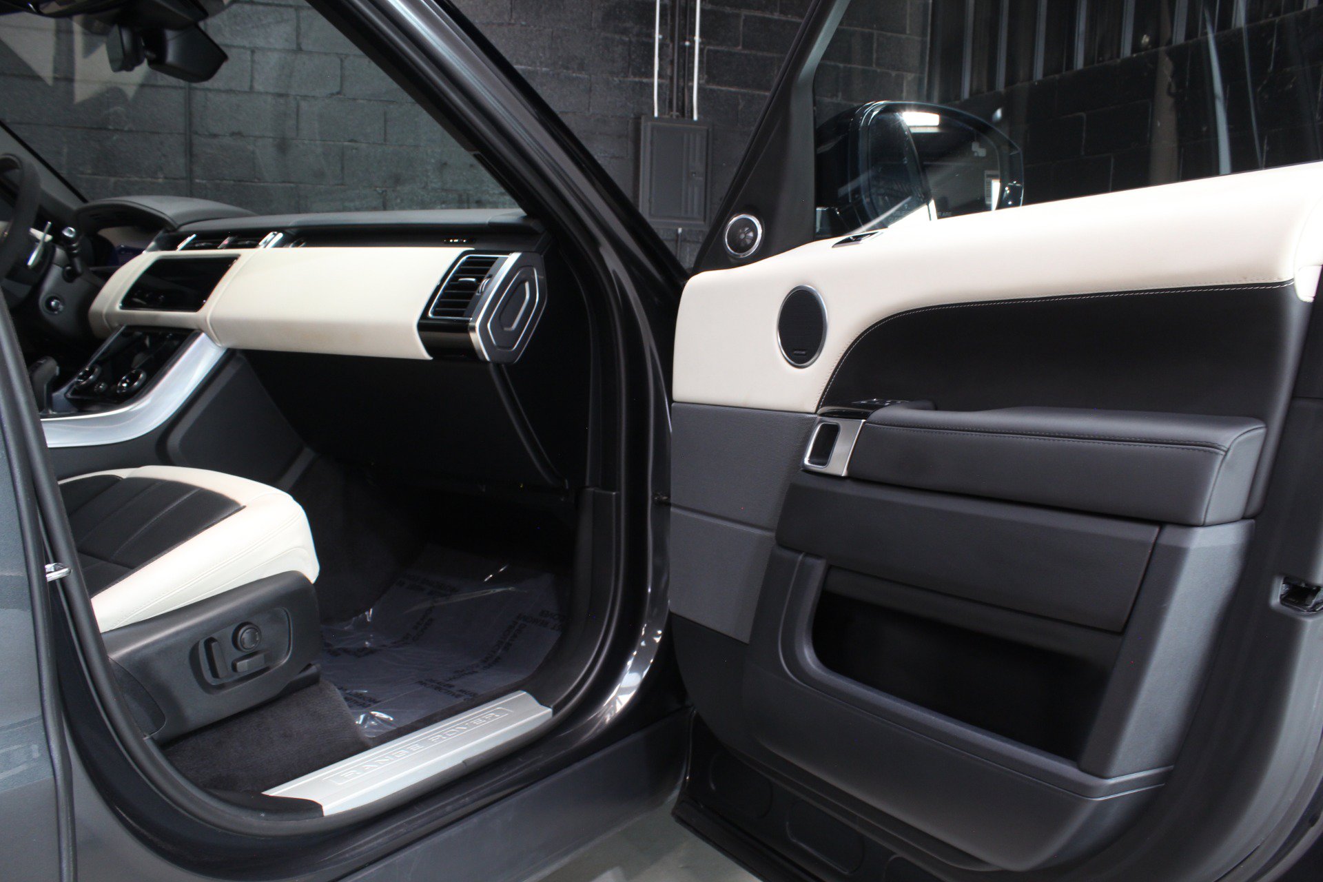 Used 2022 Land Rover Range Rover Sport HST AWD/4WD image 28