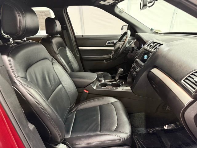 Used 2017 Ford Explorer XLT w/ Equipment Group 202A image 23