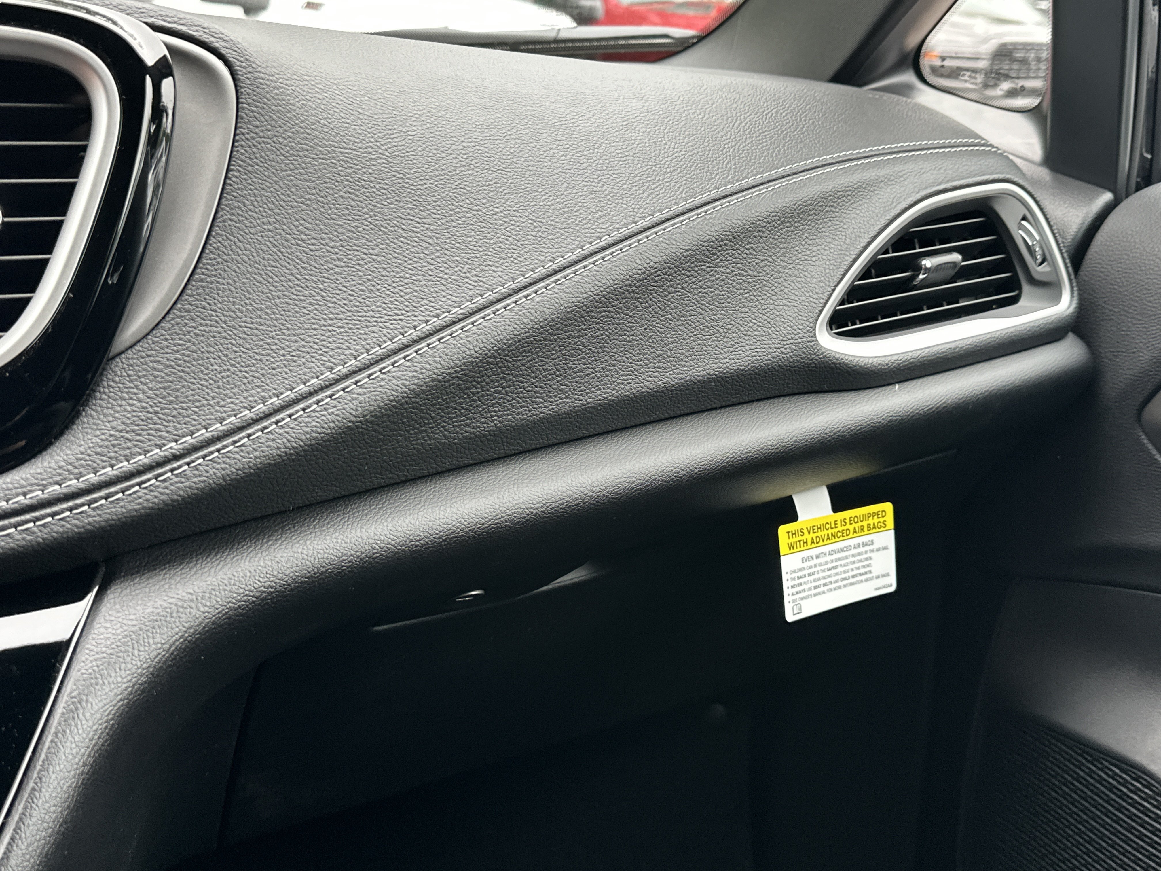 New 2027 Chrysler Pacifica Select FWD image 4