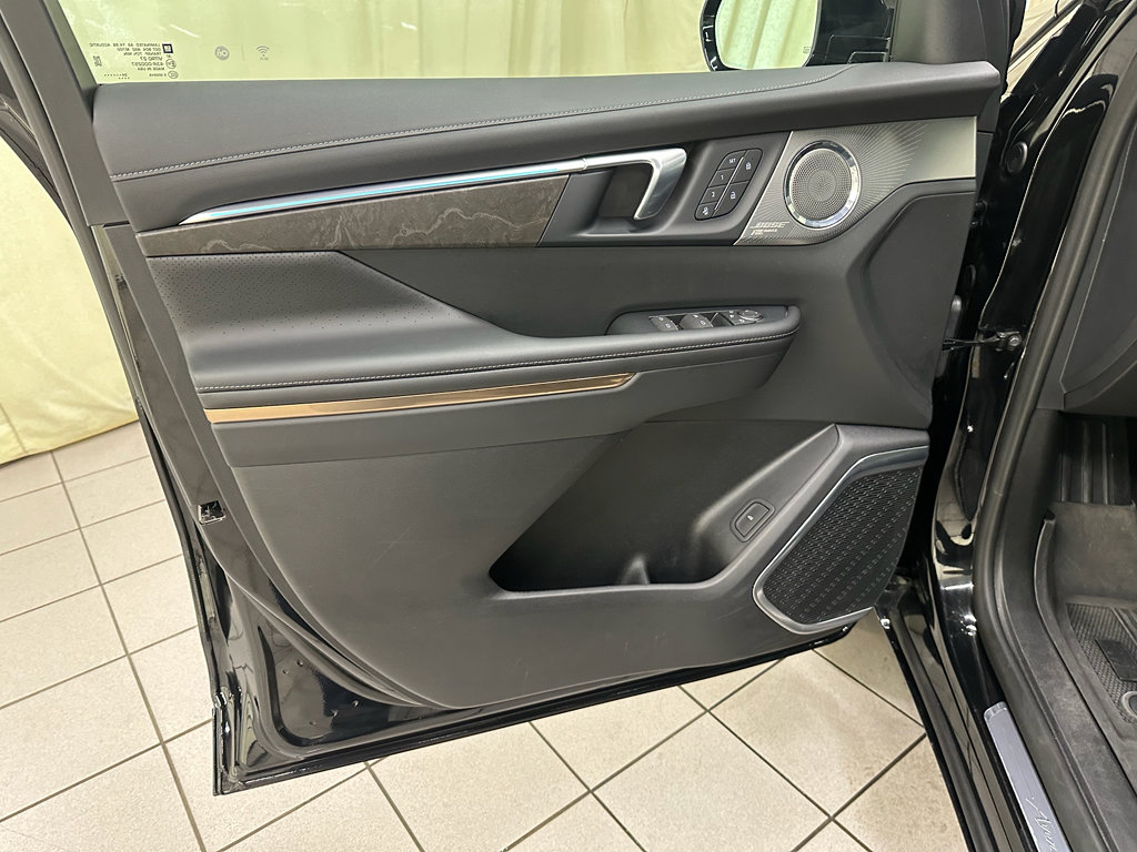 Certified 2025 Buick Enclave Avenir image 32