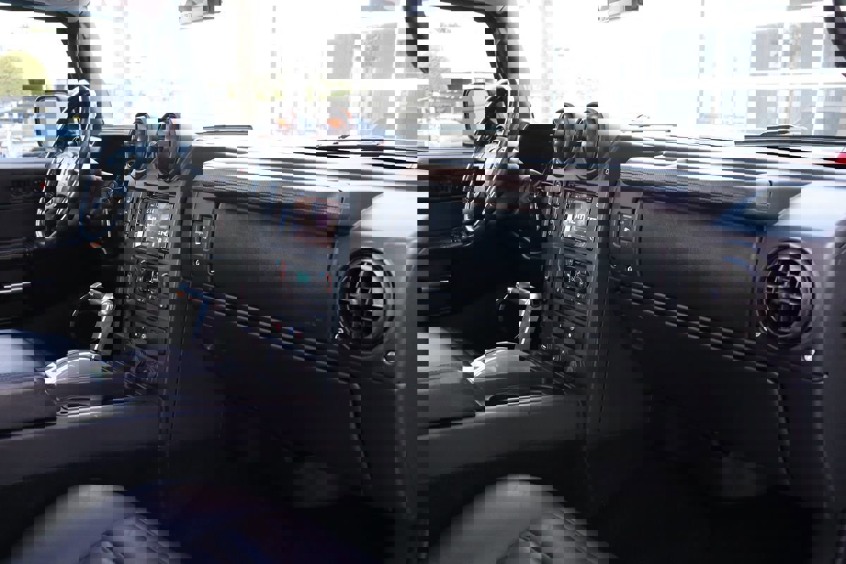 Used 2005 HUMMER H2 SUT w/ Preferred Equipment Group image 16