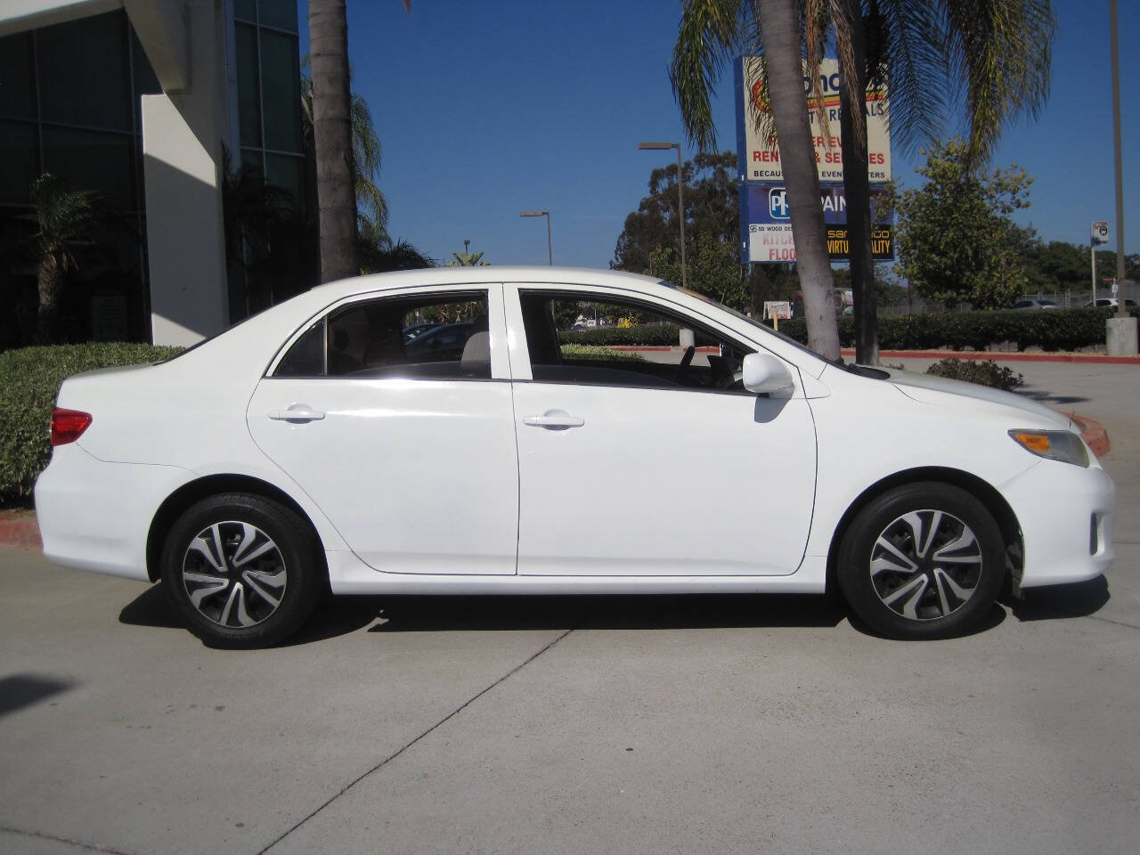 Used 2013 Toyota Corolla L FWD image 2
