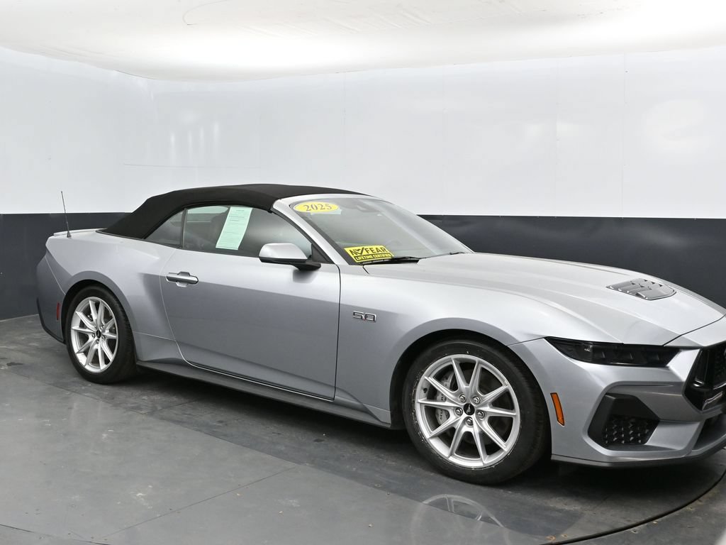 Used 2025 Ford Mustang GT Premium RWD image 4