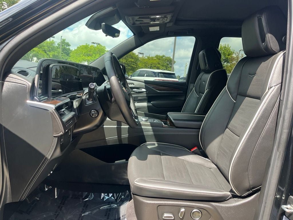 Used 2024 Cadillac Escalade Premium Luxury AWD/4WD image 26