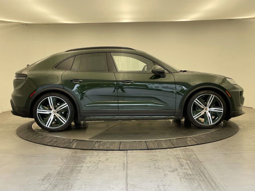 Certified 2025 Porsche Macan 4 Electric image 8