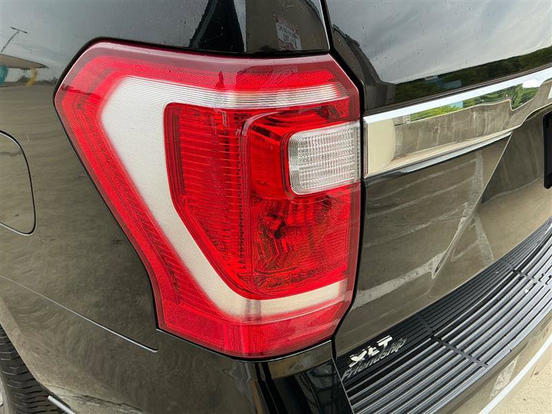 Used 2018 Ford Expedition Max XLT w/ Equipment Group 202A AWD/4WD image 19