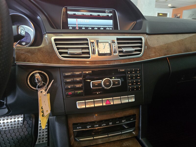Used 2014 Mercedes-Benz E 350 4MATIC Sedan image 26