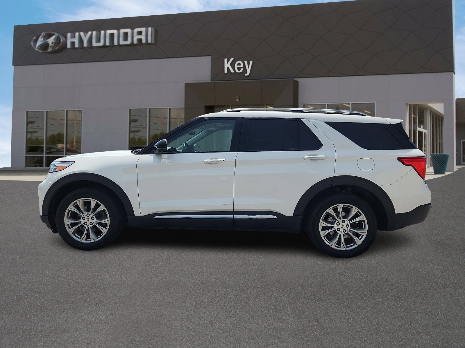 Used 2021 Ford Explorer Limited w/ Equipment Group 301A AWD/4WD image 6