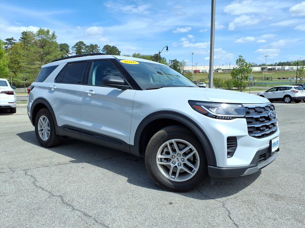 Used 2026 Ford Explorer Active image 3