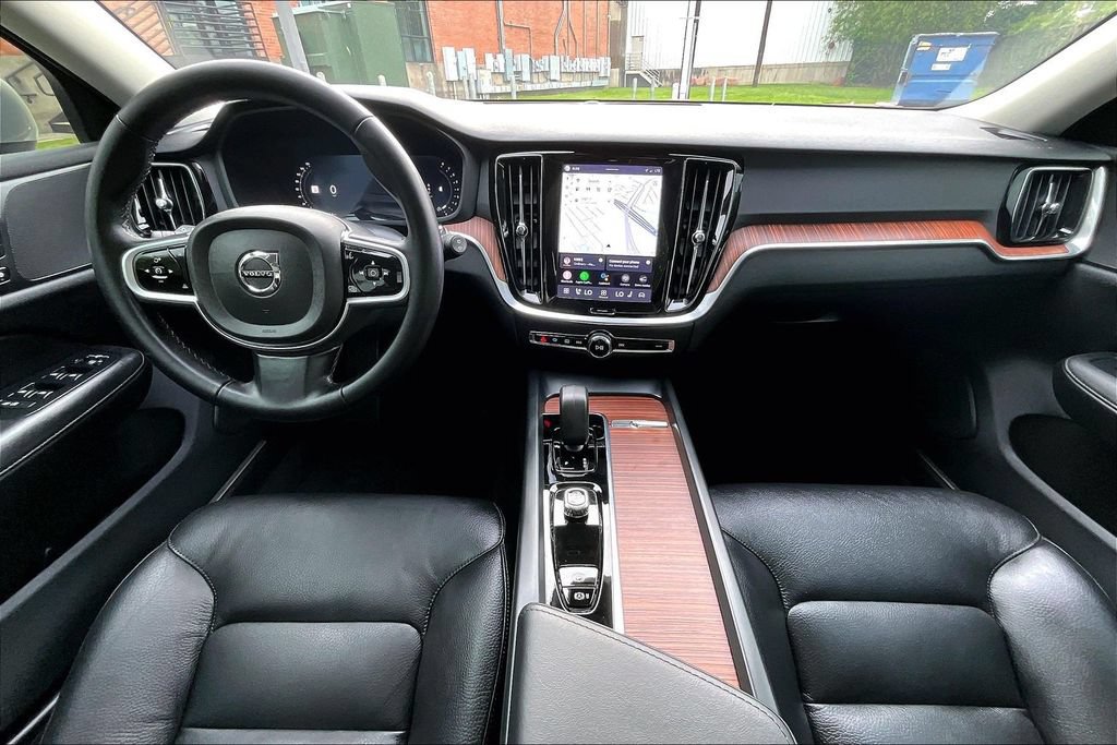 Certified 2025 Volvo V60 B5 Cross Country Plus AWD/4WD image 20