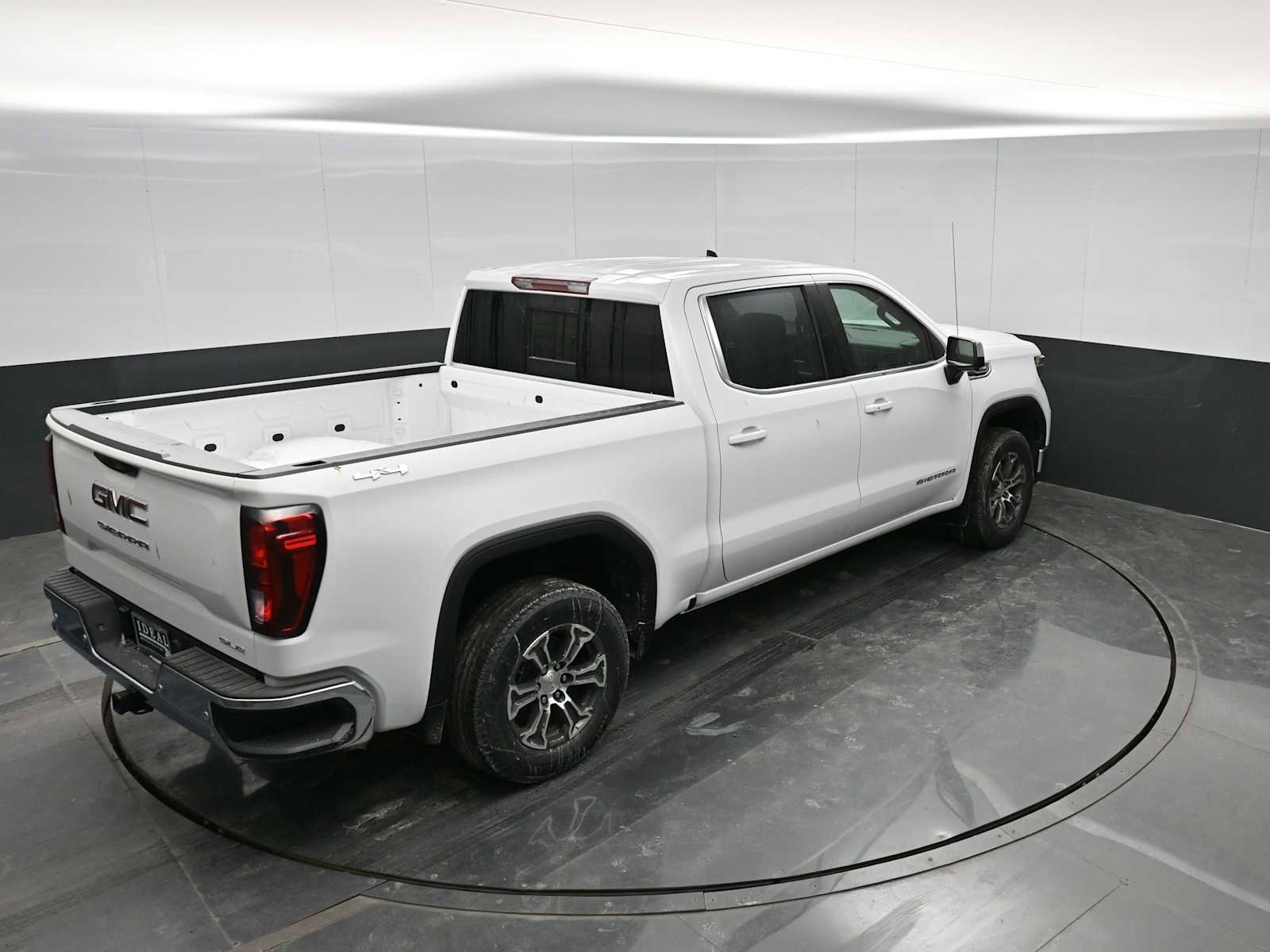 New 2026 GMC Sierra 1500 SLE w/ Preferred Package image 29