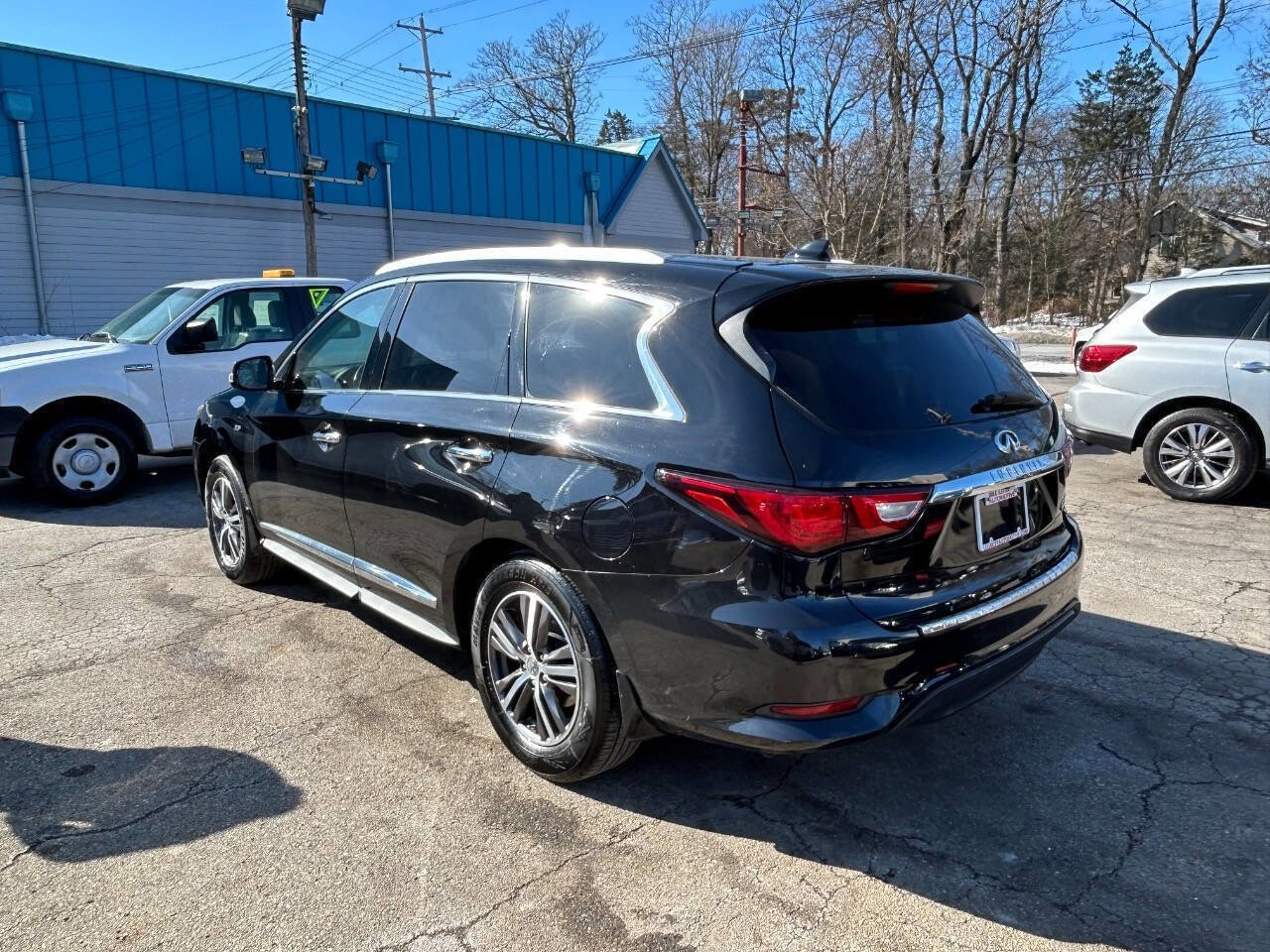 Used 2017 INFINITI QX60 AWD w/ Premium Package image 10