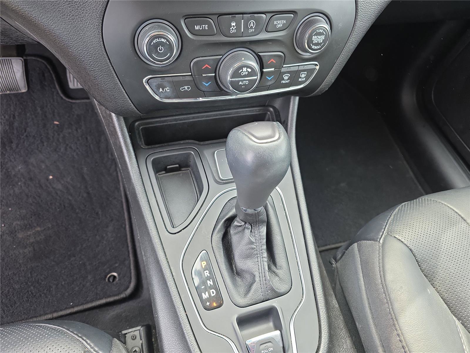 Used 2021 Jeep Cherokee Latitude Lux w/ Comfort/Convenience Group image 27